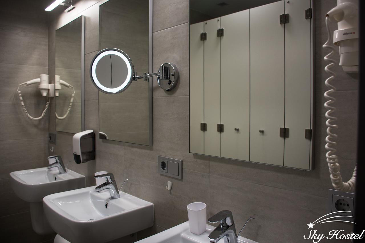 Sky Hostel Киев Екстериор снимка