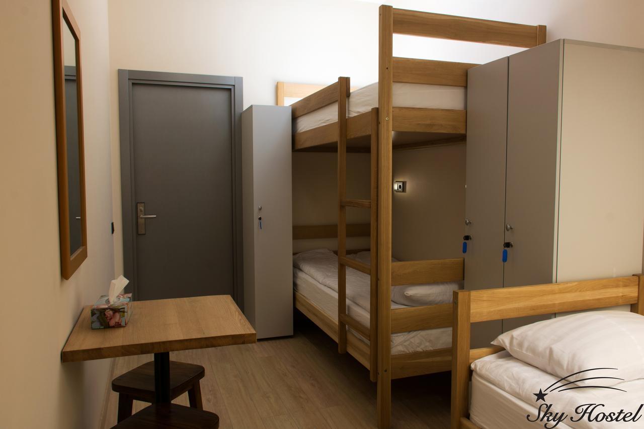 Sky Hostel Киев Екстериор снимка