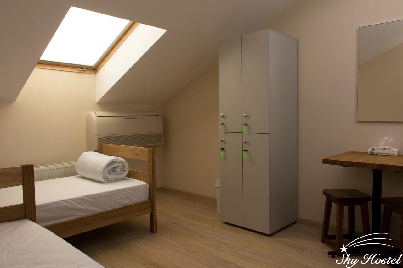 Sky Hostel Киев Екстериор снимка