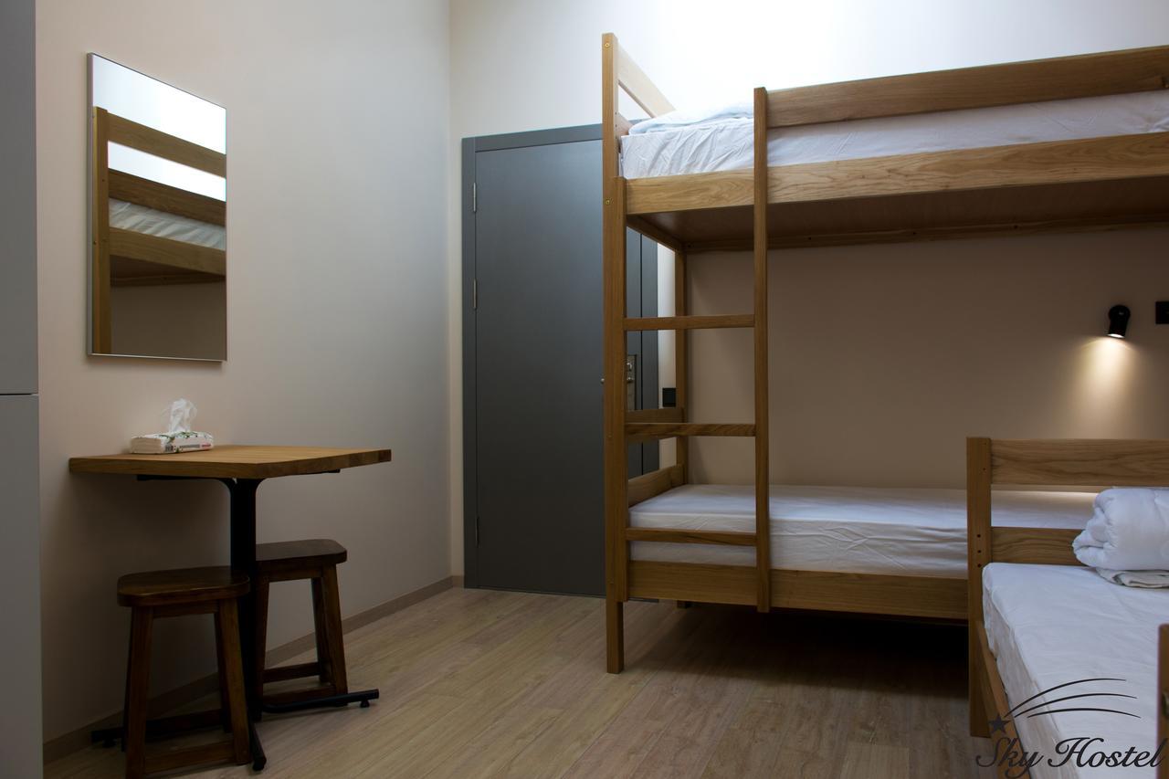 Sky Hostel Киев Екстериор снимка