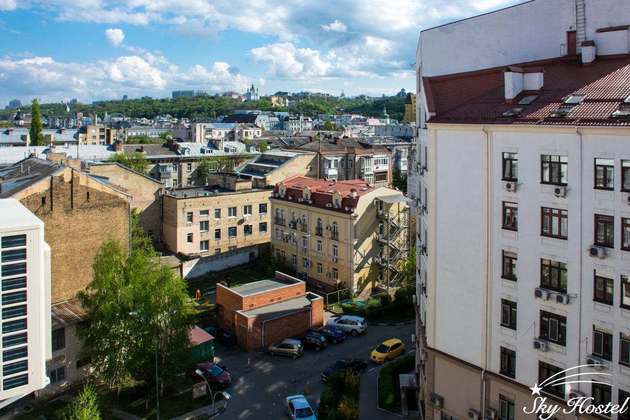 Sky Hostel Киев Екстериор снимка
