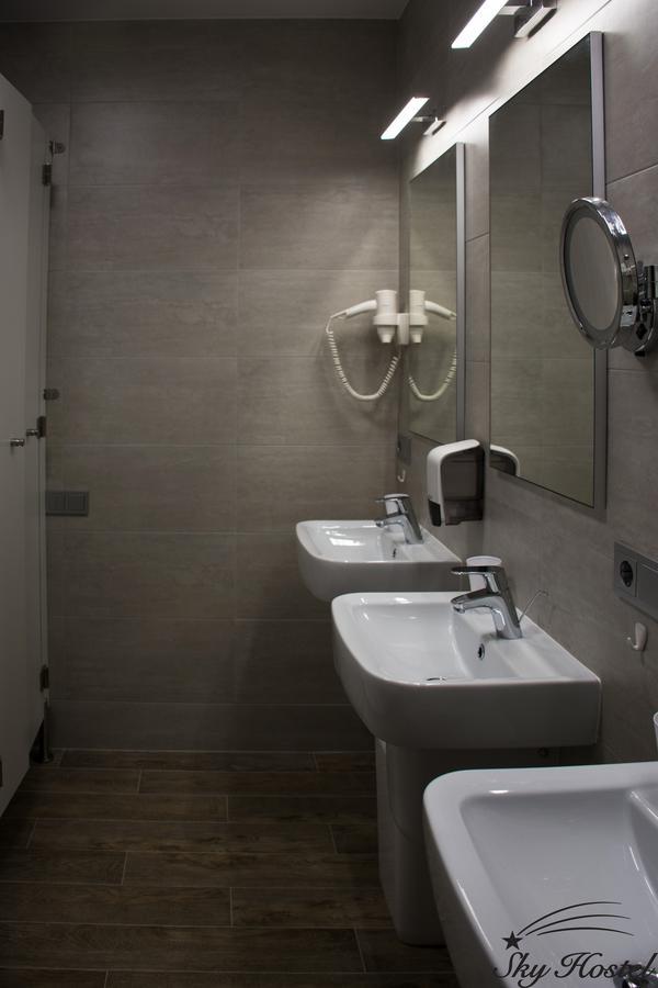 Sky Hostel Киев Екстериор снимка